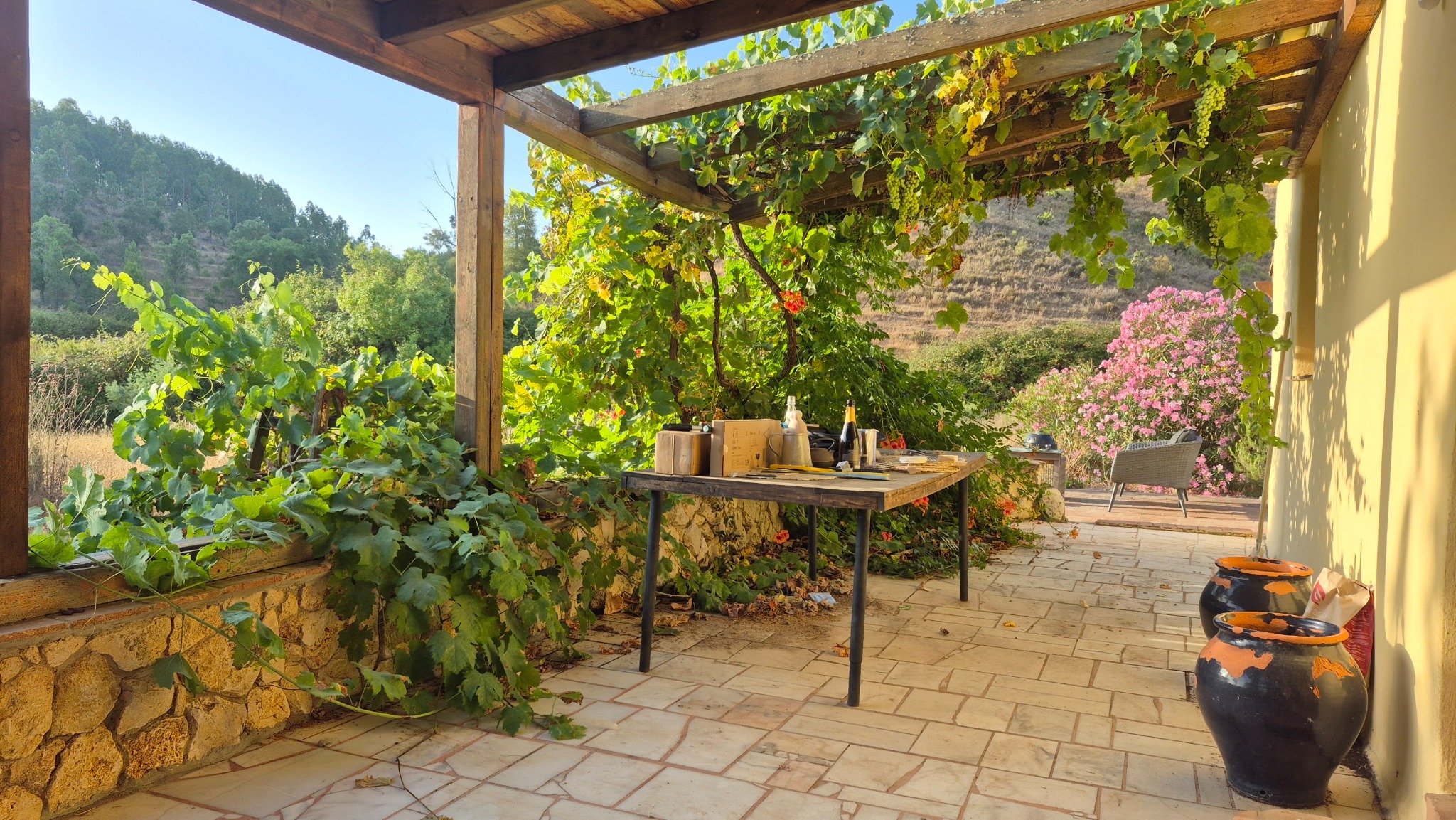De veranda in de ochtendzon
