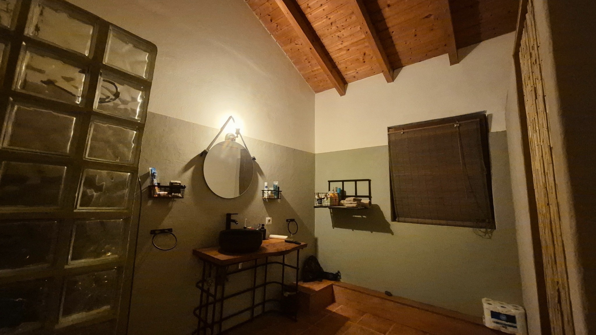 De ingerichte badkamer